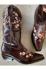 Load image into Gallery viewer, Cactus Country Women's Chocolate Flower Bouquet