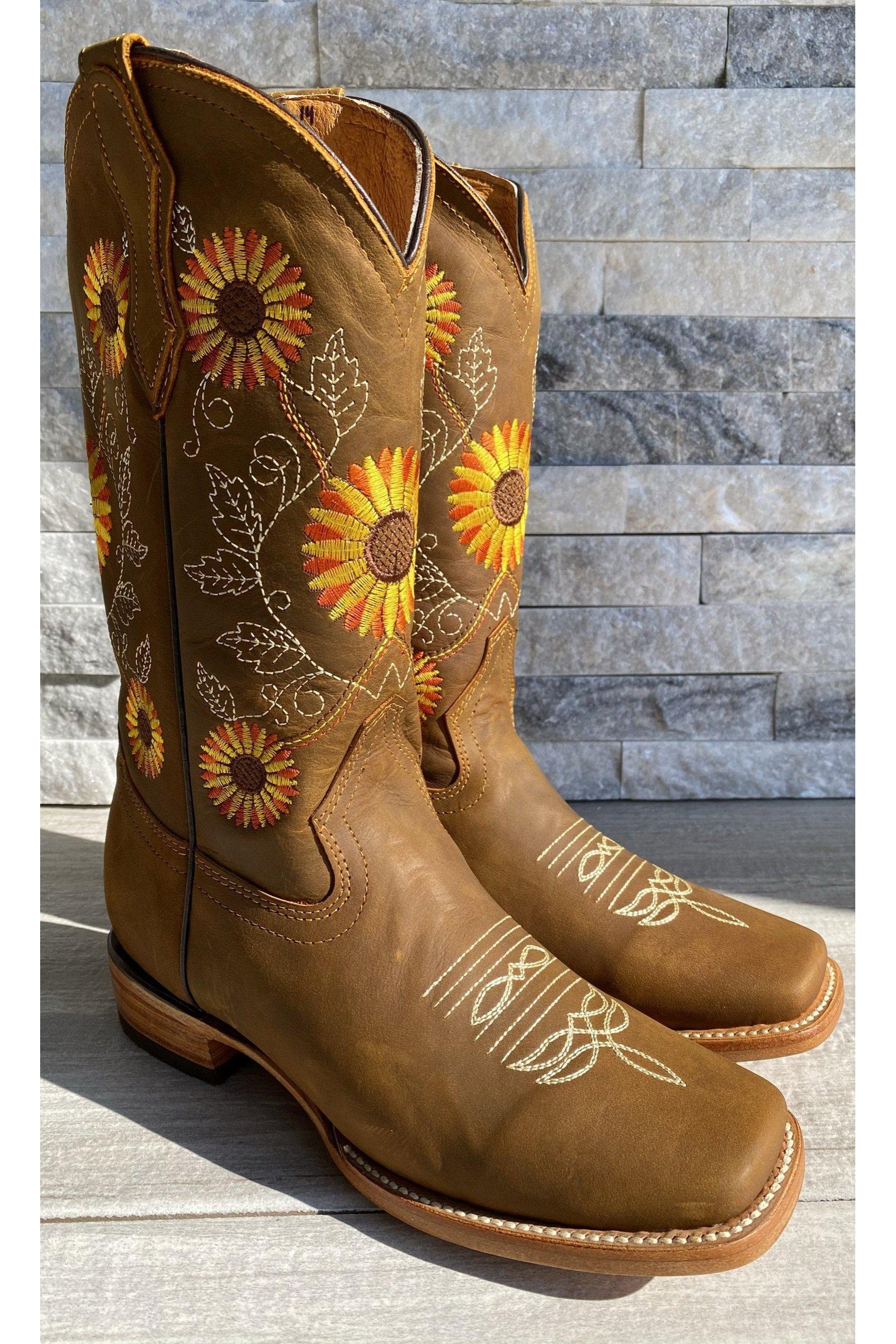 Cactus Country Women’s Golden Sunflower Boots